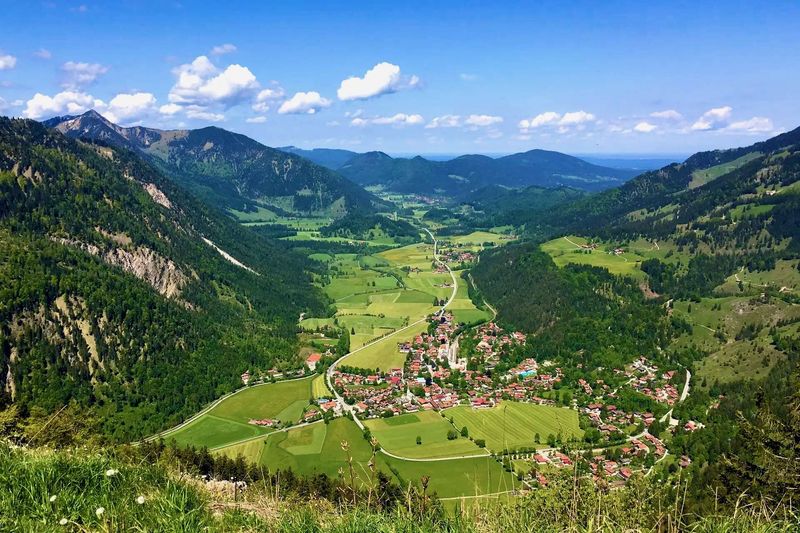 Steingold in alpiner Bestlage! Neuwertige Kapitalanlage mit Perspektive